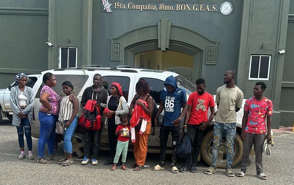 Ejército intercepta jeepeta con 11 haitianos indocumentados en Montecristi; vinculan a “Marihuano” con el caso