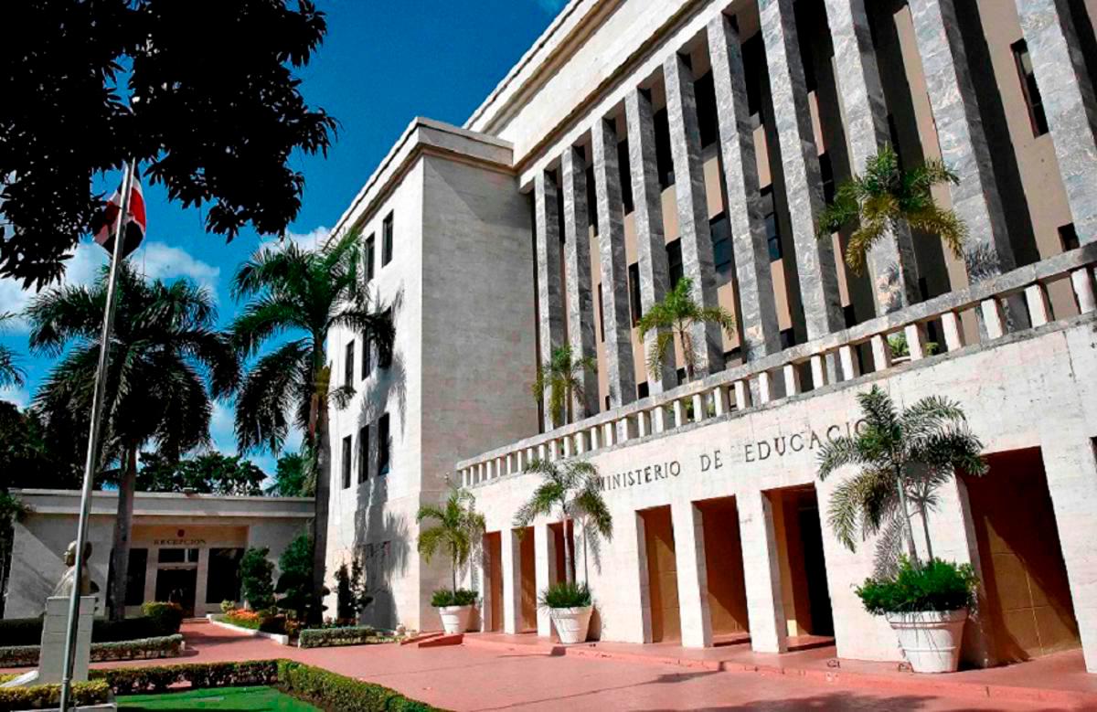 Minerd suspende docencia de PREPARA este fin de semana por paso de la tormenta Melissa