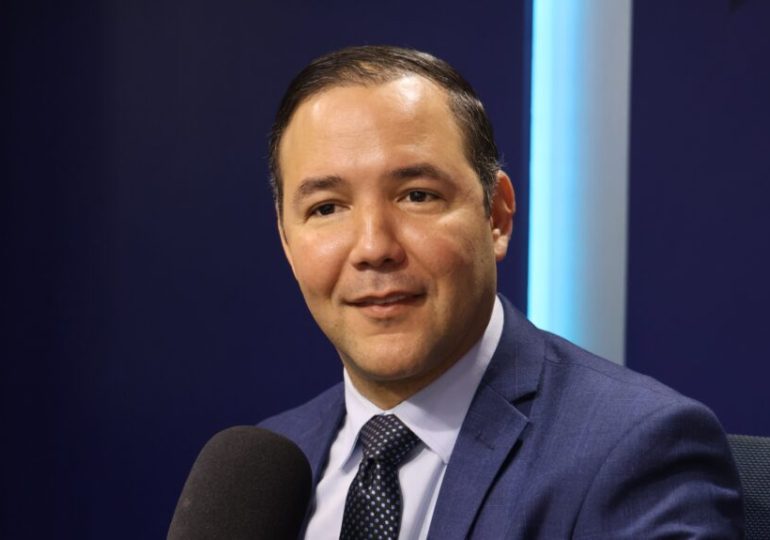 Johnny Pujols: “Estamos siendo dirigidos por un gobierno de anuncios y titulares”