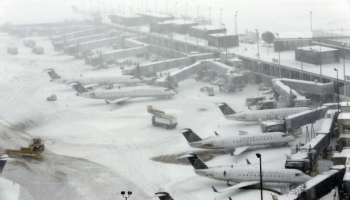 Cellisca en el noreste de EE. UU.  provoca retrasos masivos y cancelaciones en aeropuerto JFK