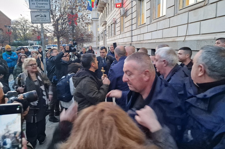 София на бунт срещу Васил Терзиев