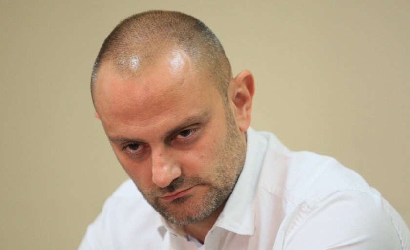 24-chasa.eu пита: Взимал ли е полицаят Любомир Янев по 50 бона от наркобосове?