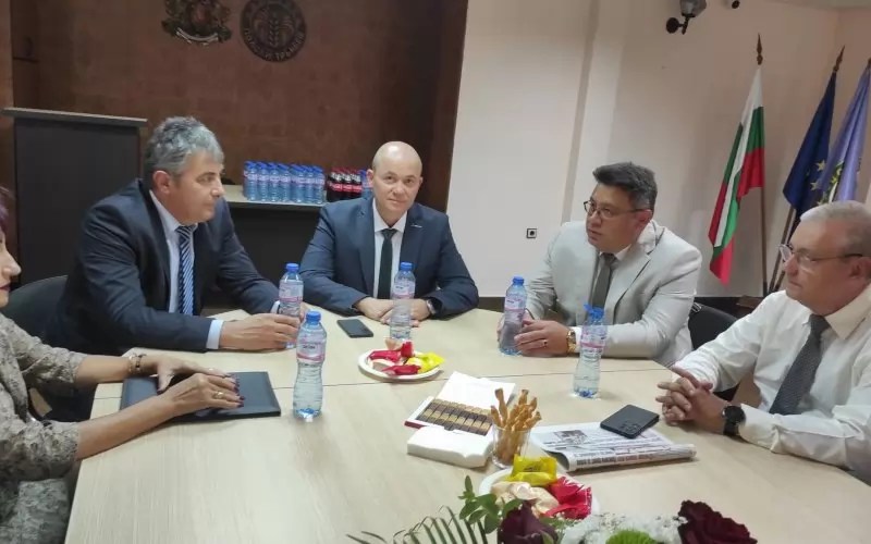 Кандидат на Румен Радев отказа конкуренцията