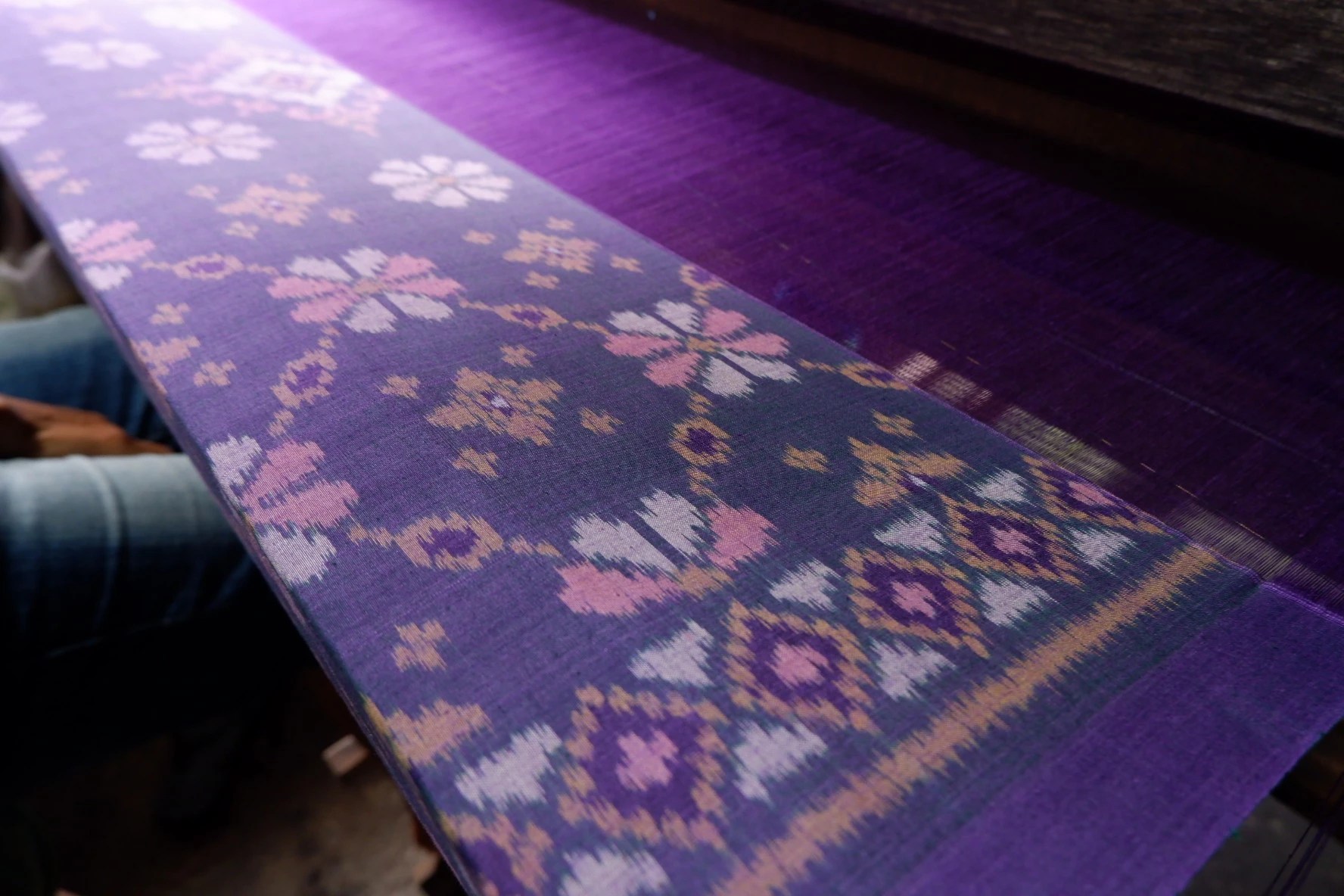 Kain Tenun Endek Khas Bali Yang Mulai Mendunia