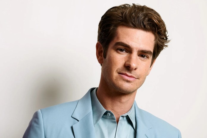 Cuteness Alert! Andrew Garfield Continues History of Flirting With Amelia Dimoldenberg at Golden Globes