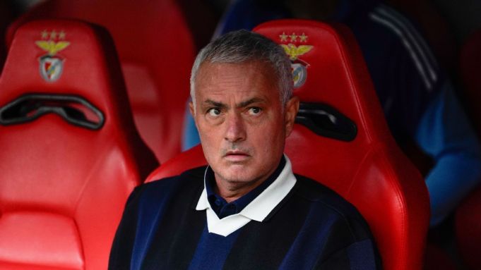 José Mourinho regresa al Benfica en un intento de dar nueva vida a su carrera.