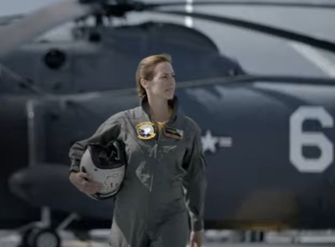 Mikie Sherrill defiende al personaje en medio del escándalo de machuerte de la Academia Naval con un nuevo anuncio