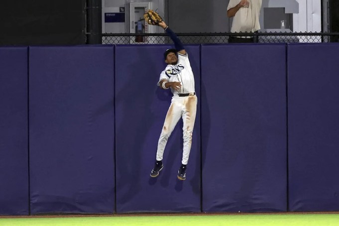 Chandler Simpson de Rays brilla en victoria por 2-1 sobre Blue Jays, que termina su racha de seis juegos