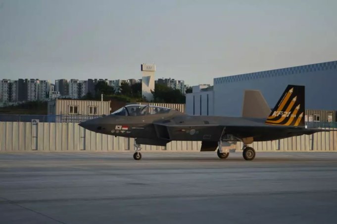 El piloto de la Fuerza Aérea Indonesia completa la misión previa a la posición en KF-21 Boramae Prototype