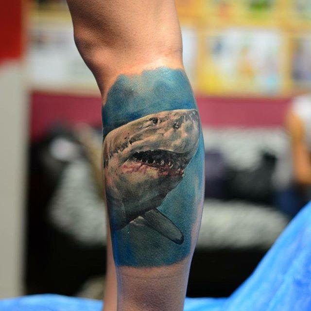 70 Shark Tattoos (The Most Effective Images!) - Nexttattoos 640_x_640_jpg