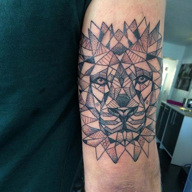 65 Superior Lion Tattoos For Animal Followers - Nexttattoos 640_x_640_jpg