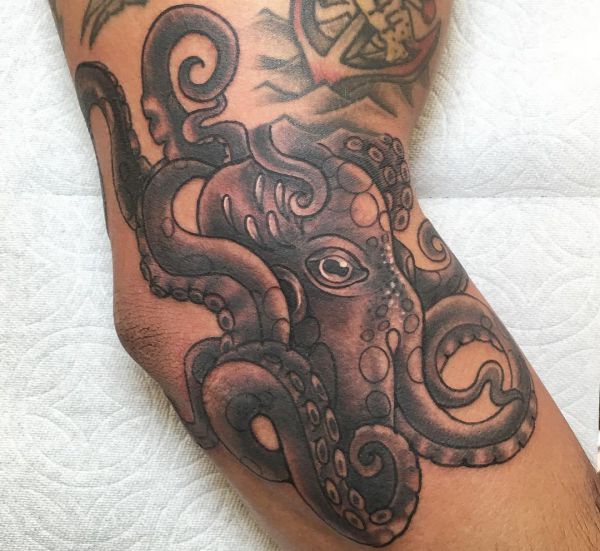 Octopuses And Squid Tattoos And Their Which Means - Nexttattoos 551_x_600_jpg