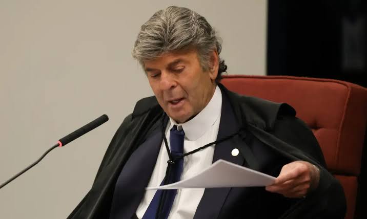 Fux pede vista e suspende julgamento de Moro