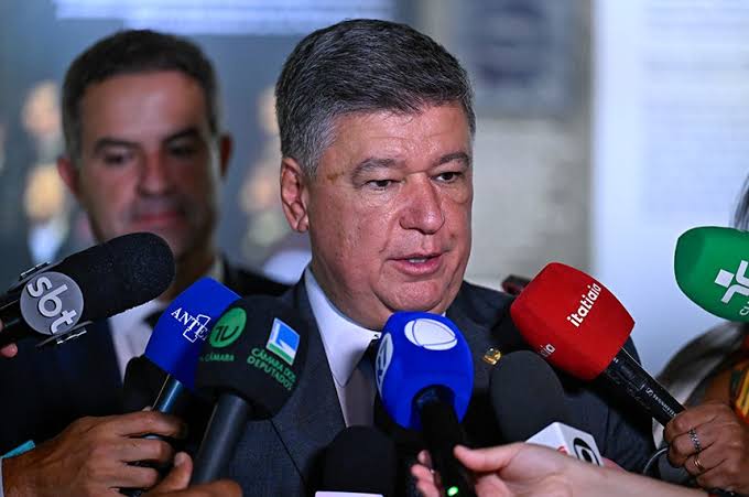 Carlos Viana, presidente da CPMI do INSS, quer irmão de Lula depondo na CPMI e afirma que na haverá blindagem