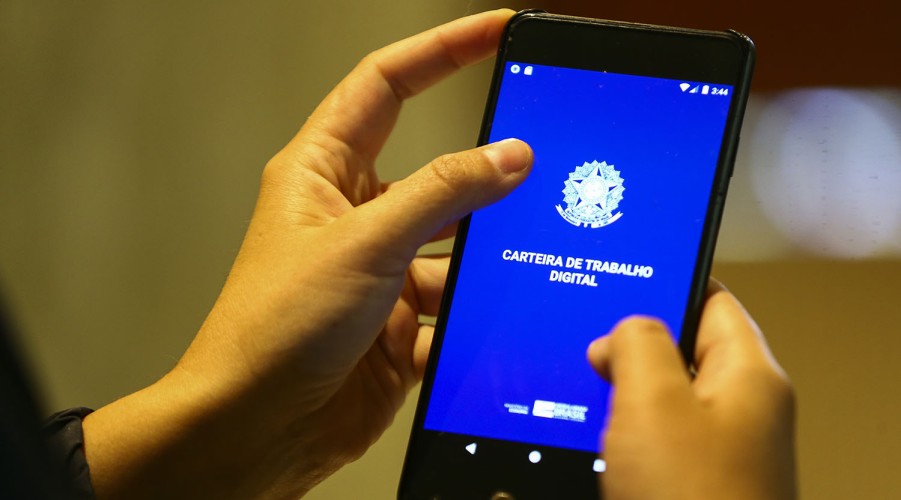 Governo Lula quer pegar parte do seguro-desemprego e do FGTS para ajustar gastos públicos