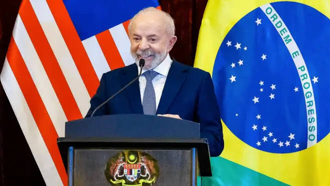 “Estou lá taxando, é um direito do presidente da república taxar”, diz diz Lula sobre taxações aos brasileiros