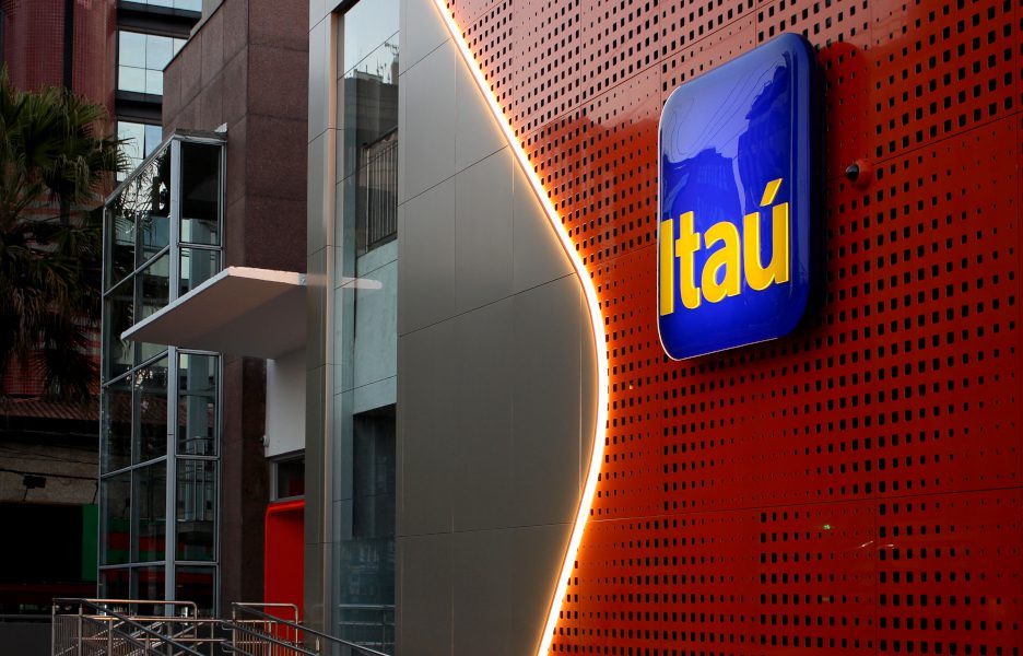 Itaú aponta alto risco de fuga de R$ 35 bilhões após nova tributação sancionada por Lula