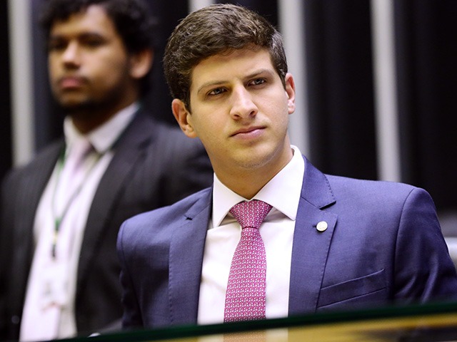 João Campos passou filho de procuradora de 63° para 1° em concurso