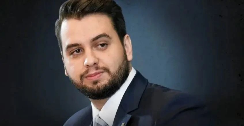 LinkedIn revela por relatório que Filipe Martins não acessou sua conta em 2025