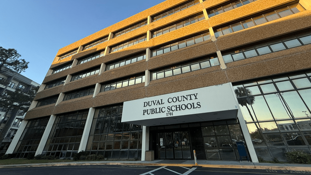 77 escuelas de Duval tendrán nuevos directores para este año escolar 77 escuelas de Duval tendrán nuevos directores para este año escolar