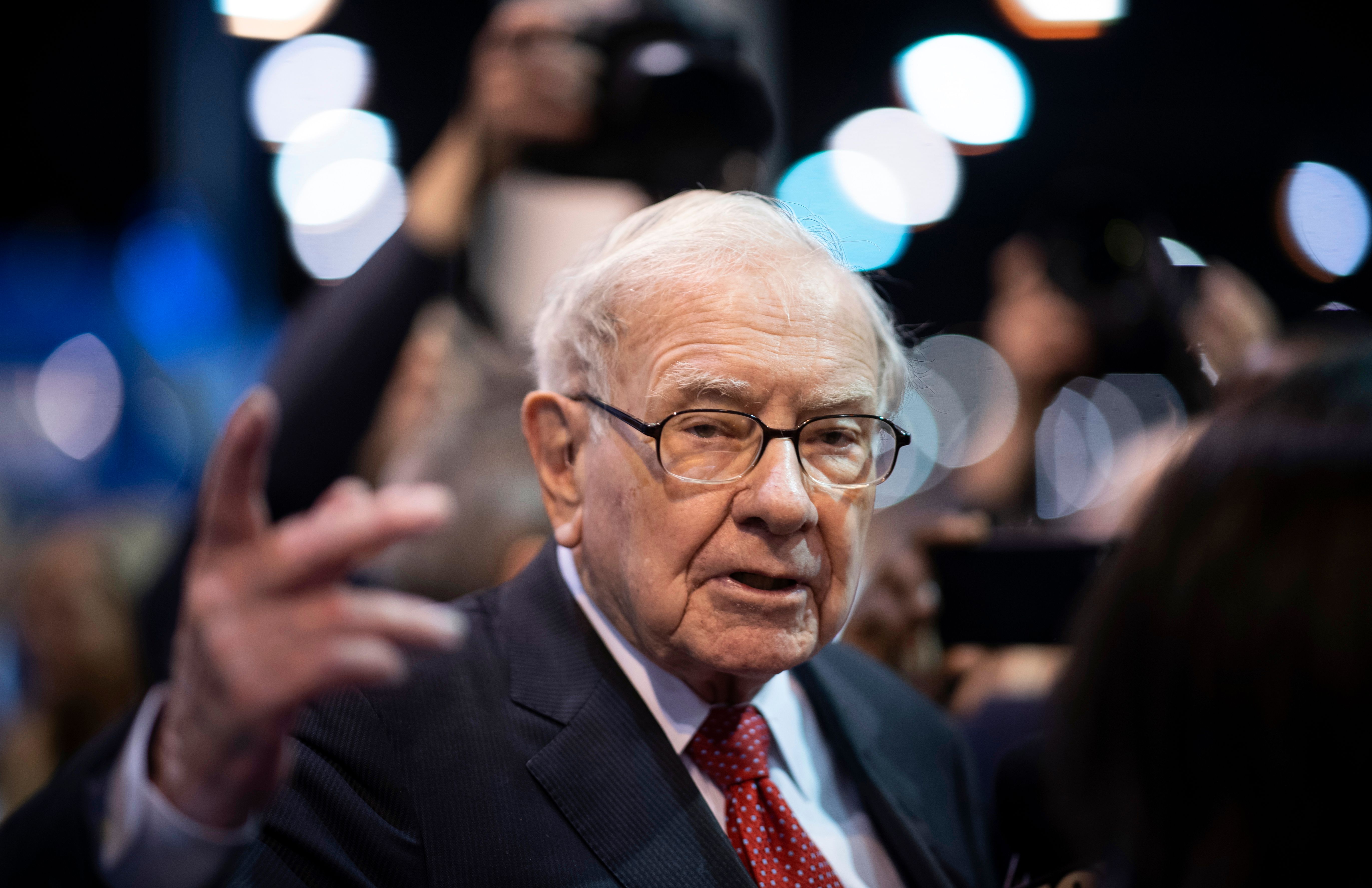 Warren Buffett is hosting a book auction to help Omaha Shelter