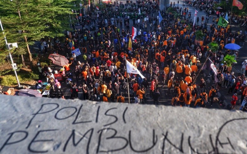 Indonesia president makes concessions after days of deadly protests forced him to scrap China summit trip