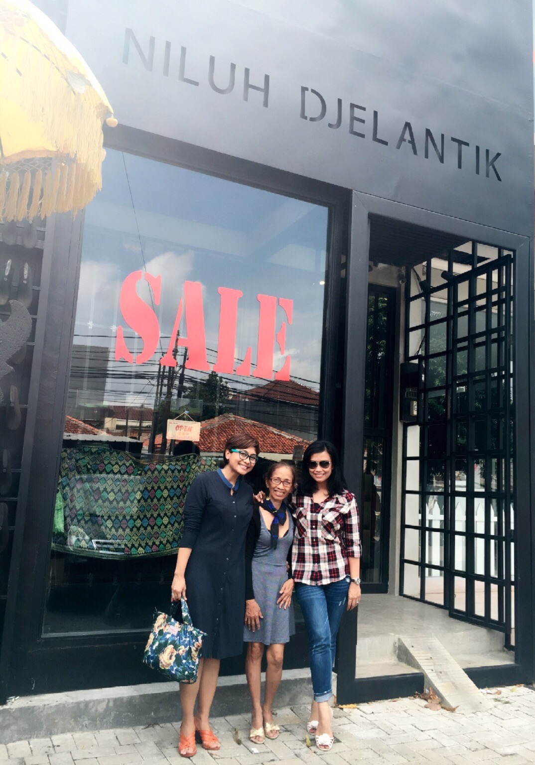 Sepatu Niluh Djelantik | Daydreamer