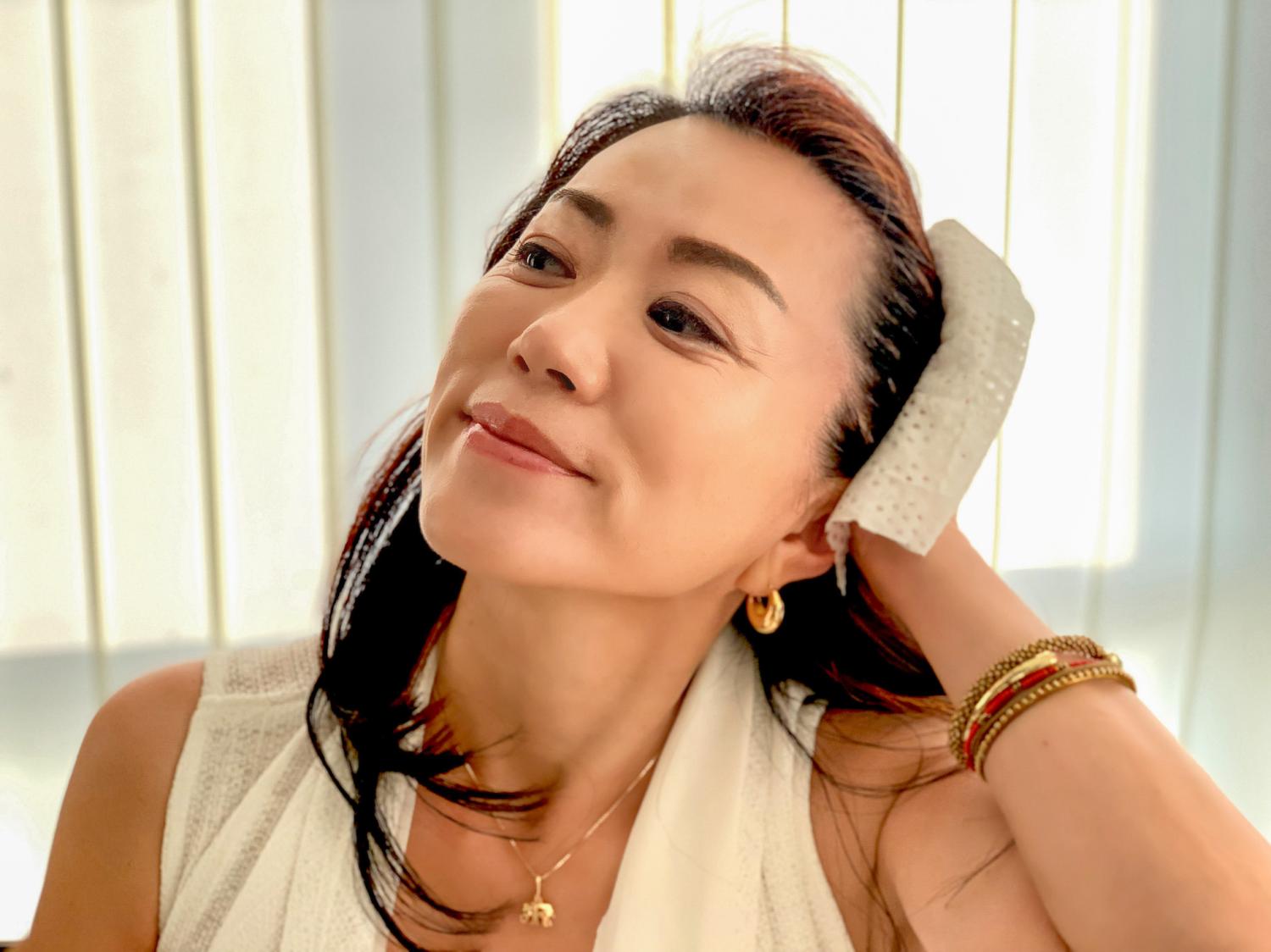 汗ばむ頭皮とうねる髪。不快な夏の必需品、シートタイプのドライシャンプーで１日中快適！ | OurAge - 集英社の雑誌MyAgeのオンラインメディア