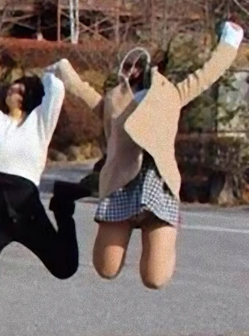 ジャンプ パンチラ