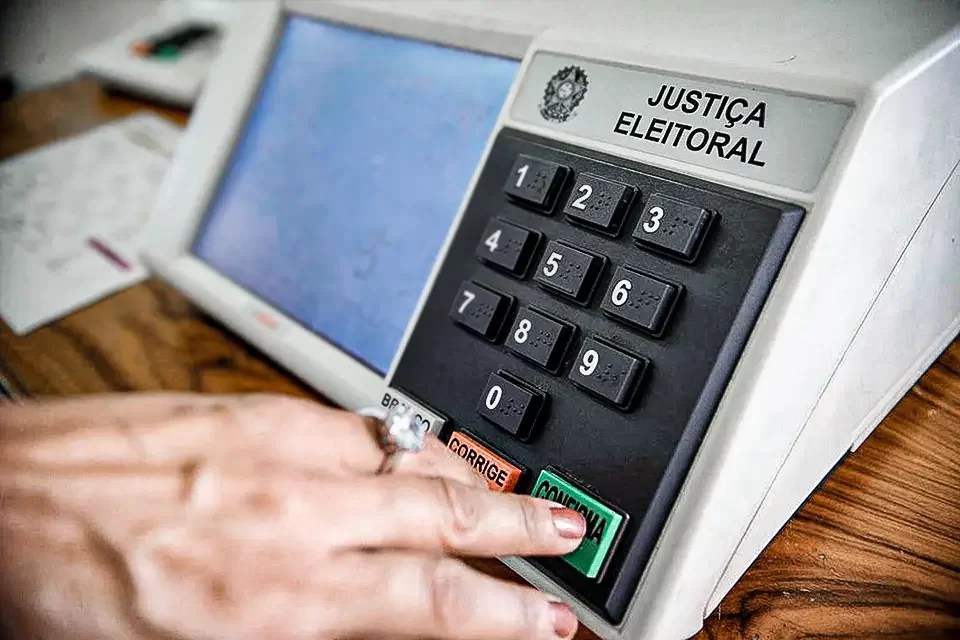 Vereadores tomam posse em cidade paraibana após retotalização de votos Vereadores tomam posse em cidade paraibana após retotalização de votos