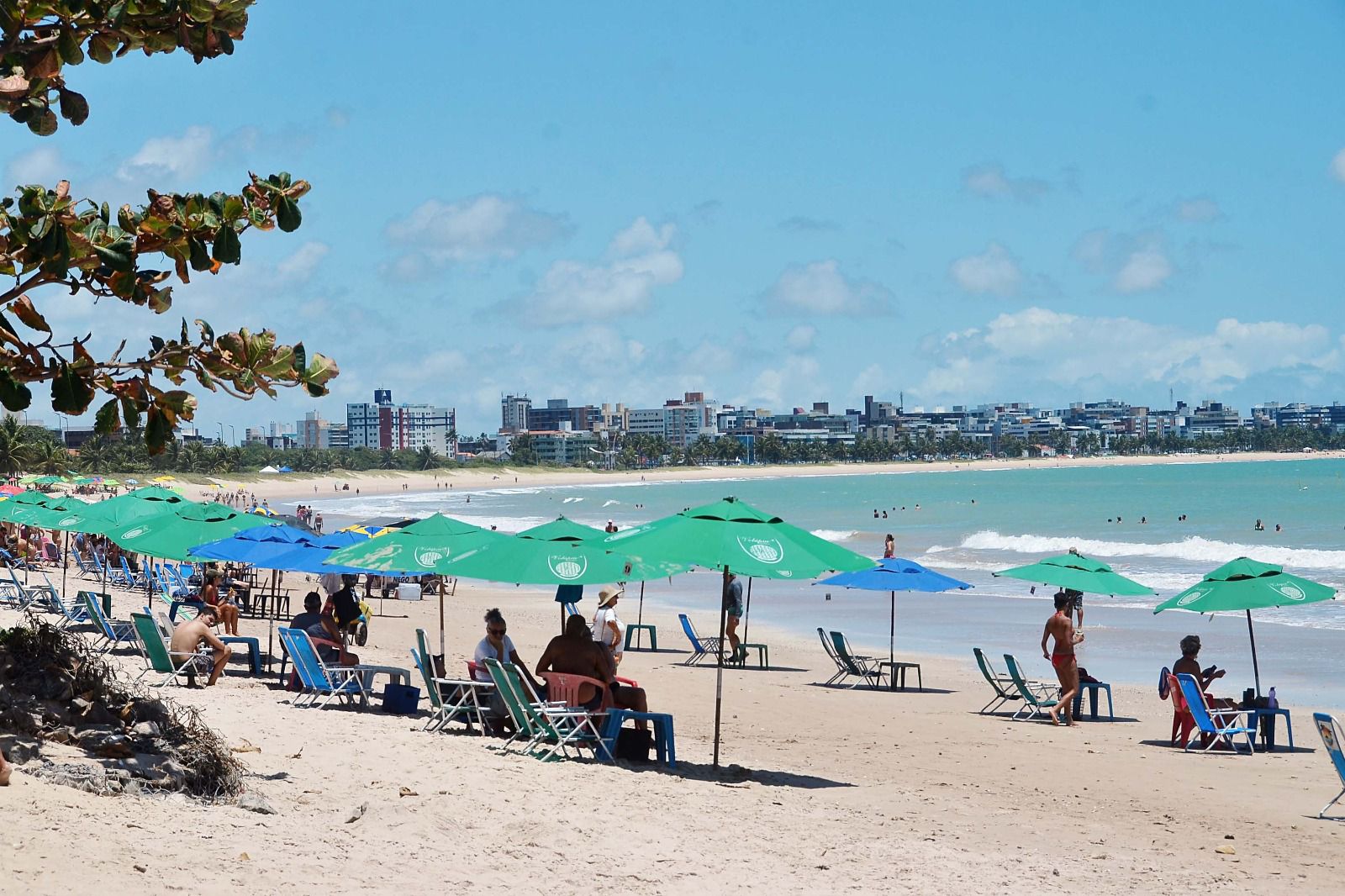 Paraíba tem três trechos de praias impróprios para banho neste fim de semana