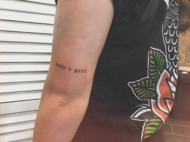 Jherelle Jay Twitterren: "Daddy's Girl 🖤 . . #Daddysgirl #Tattoo #Type # Font #Tinytattoo #Lettering #Smalltattoos #Fineline #Typewriter #Tattoo Https://T.co/V0Be5Hmnxi Https://T.co/Ojuwflz7U6" / Twitter 479_x_640_jpg