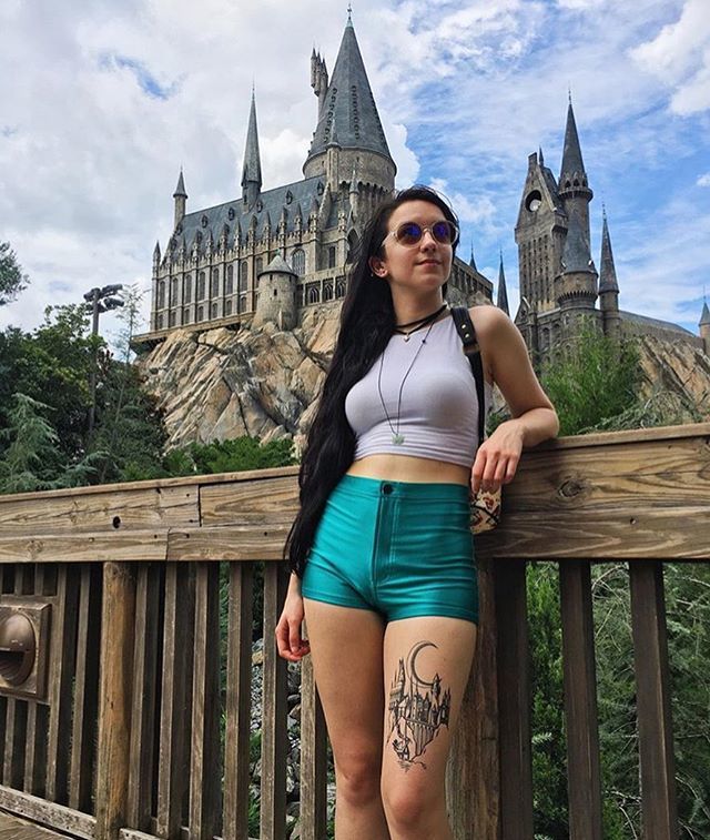 Britt Gorman В Twitter: "@Dani_Danielle Looking All Sorts Of Magical In Front Of The Hogwarts Castle Wearing Her Hogwarts Castle Tattoo!! ⚡️🥰 #Seventhskin #Tattoo #Temptattoo #Tatuaje #Tatouage #Ink #Inked #Girlswithtattoos #Harrypotter #Hogwarts 757_x_640_jpg