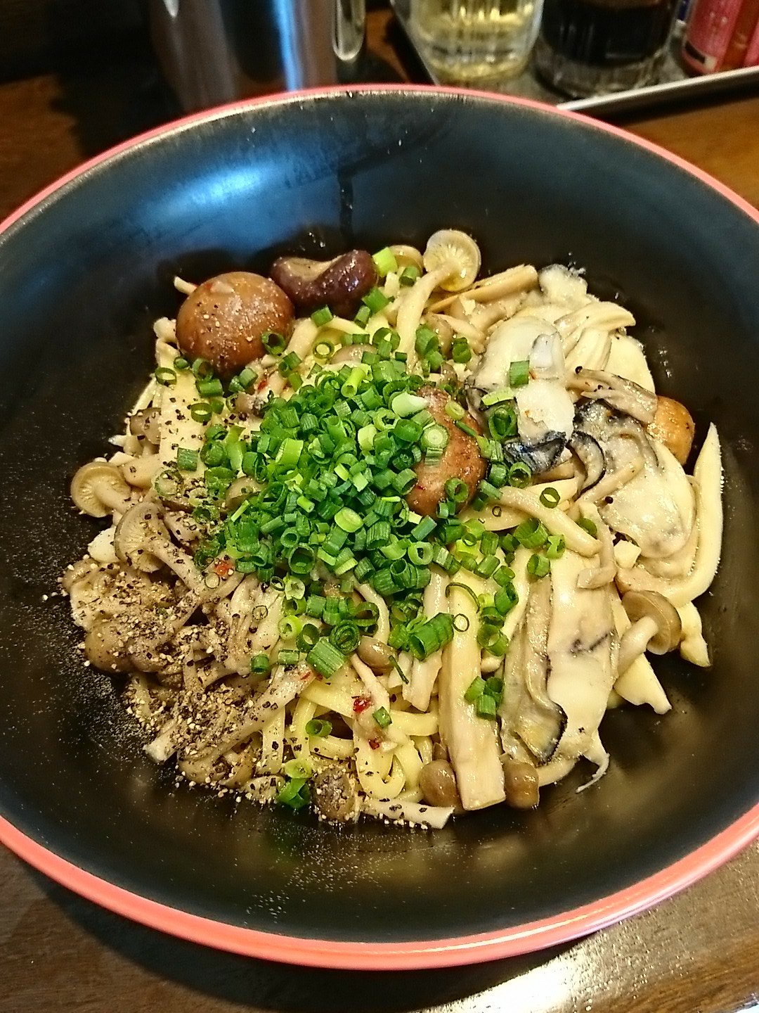 サマジン on X: 麺屋 天海@水戸市 牡蠣ときのこのアヒージョまぜそば(小150g)追い飯付き 食べたこと無いメニューって想像していくじゃん 天海さんのはいつも良い方で裏切られる まぜまぜズルッ!あっちー ヤケドに注意でっせ 麺量を並にして追い飯+半ライスでも ...