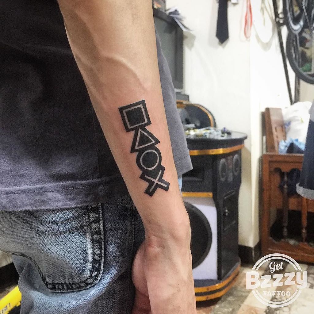 Get Bzzzy Tattoo On Twitter: "Gamer Tattoo #🎮 #Ps4 #Playstation #Playstation4 #Sony #Controller #Gamertattoo #Gamer #Console #Gamer4Life #Dynamicink #Getbzzzy Https://T.co/Upeail0M7Y Https://T.co/6Bdxlbiltn" / Twitter 1024_x_1024_jpg