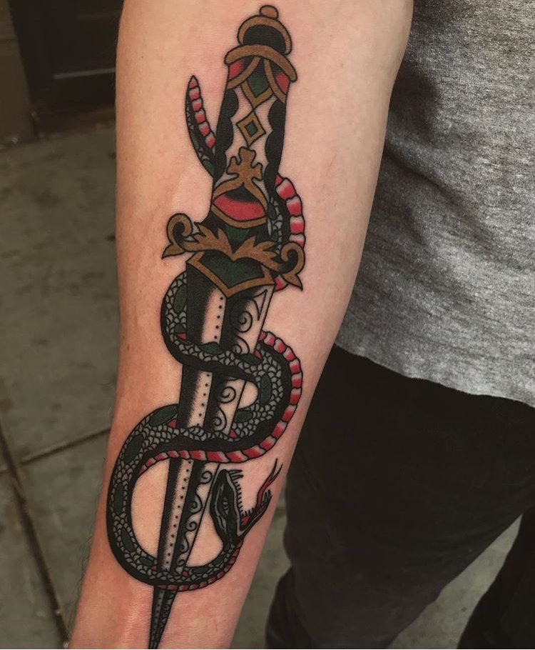 Dark Age Tattoo 在 Twitter 上："American Traditional Snake And Dagger Tattoo By Nick York #Darkagetattoostudio #Dentontx #Dallas #Dfw #Dfwtattoos # Tattoos #Tattoostudio #Bodyart #Americantraditional #Traditional #Traditionaltattoo #Snake #Dagger ... 910_x_750_jpg