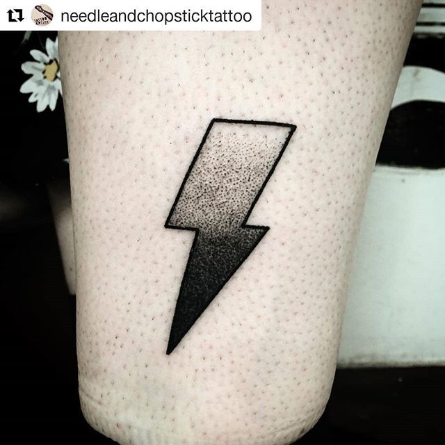 Blue Dragon Tattoo On Twitter: "@Needleandchopsticktattoo ・・・ Everyone Loves A Lightning Bolt ⚡️!! Hand Poke Tattoo By Sarah Lu @Needleandchopsticktattoo @Bluedragontattoobrighton #Dotwork #Handpokebrighton #Stickandpoke #Handpokedlightningbolt ...
