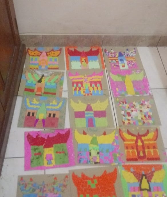 Bunda Khasanra PÃ¥ Twitter: "Tugas Sekolah Khaira Membuat Kolase Dari Kertas Origami. Kertas Di Potong Kecil Lalu Ditempel Pd Gambar Yg Berbentuk Rumah Gadang. Kegiatan Ini Membutuhkan Ketrampilan Motorik,Sabar,Teliti Agar Kolase Yg 690_X_584_jpg