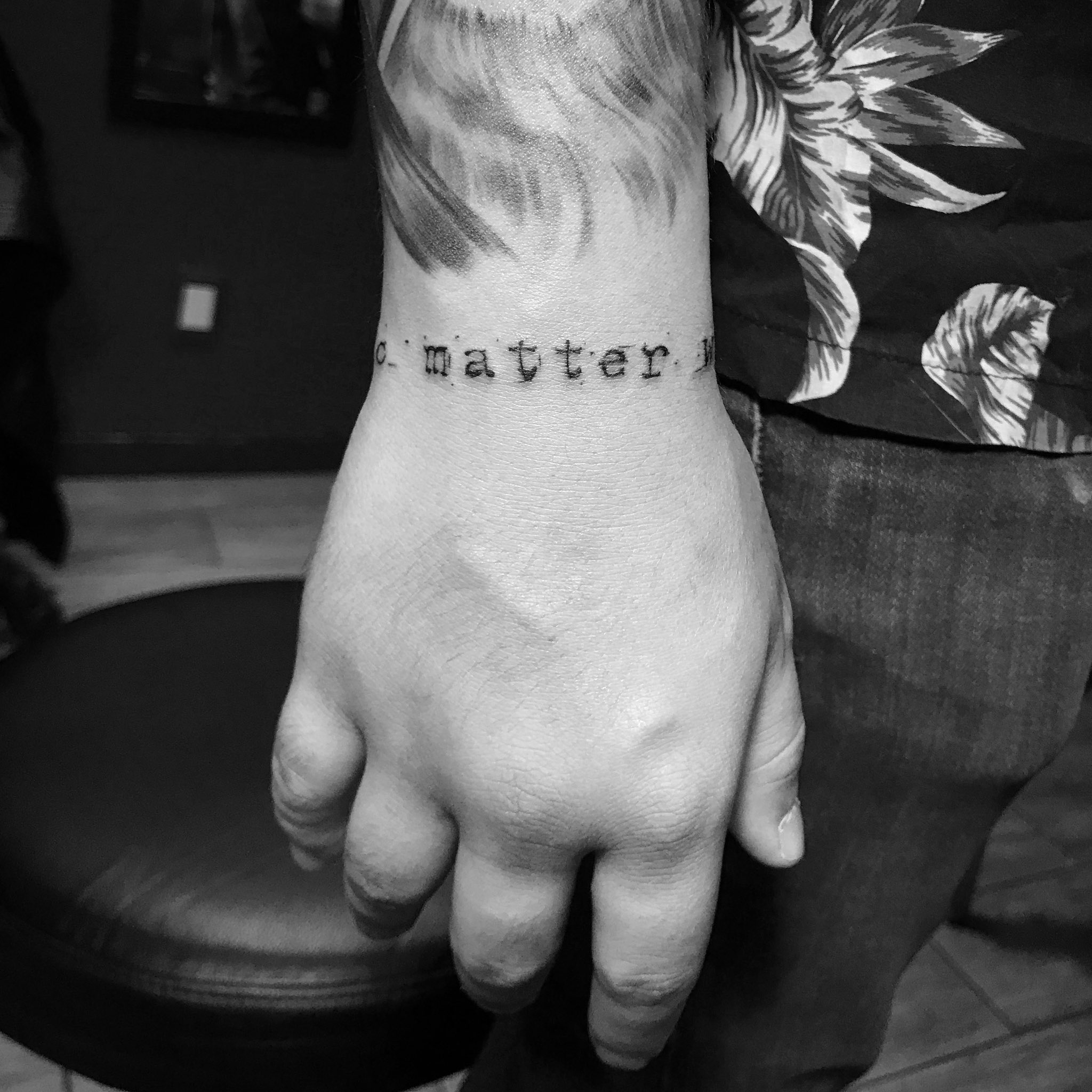 Apu Arts Twitterissä: "-No Matter Who- #Apu #Apuarts #Apuartstattoo #Apustyle #Tatuaje #Tatuajes #Tattoo #Tattoos #Tatuador #Tatuadorcdmx #Cdmx #Tattooartist #Minitattoo #Minitatuaje #Tatuajespequeños #Tinytattoo #Letras #Maquinadeescribir #Mano #Negro ... 2048_x_2048_jpg