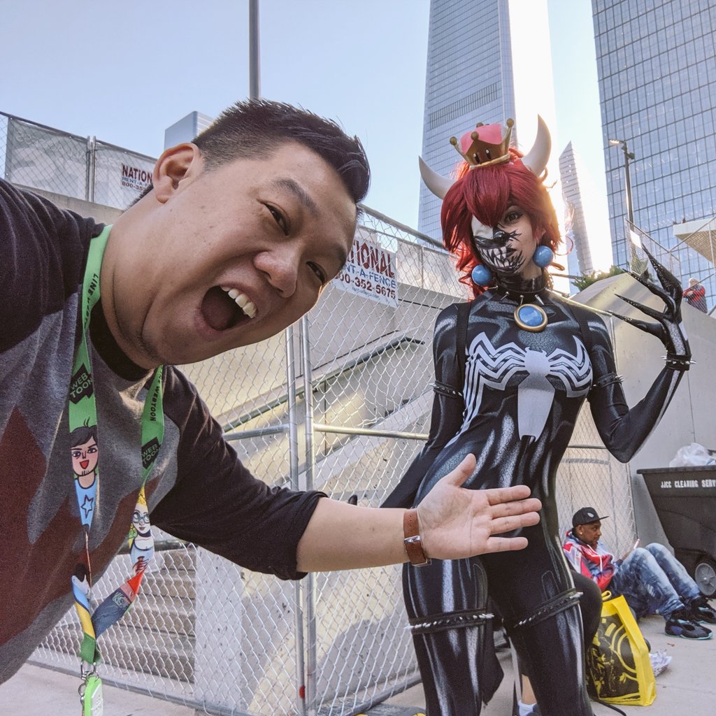 Bowsette and peach cosplay nycc
