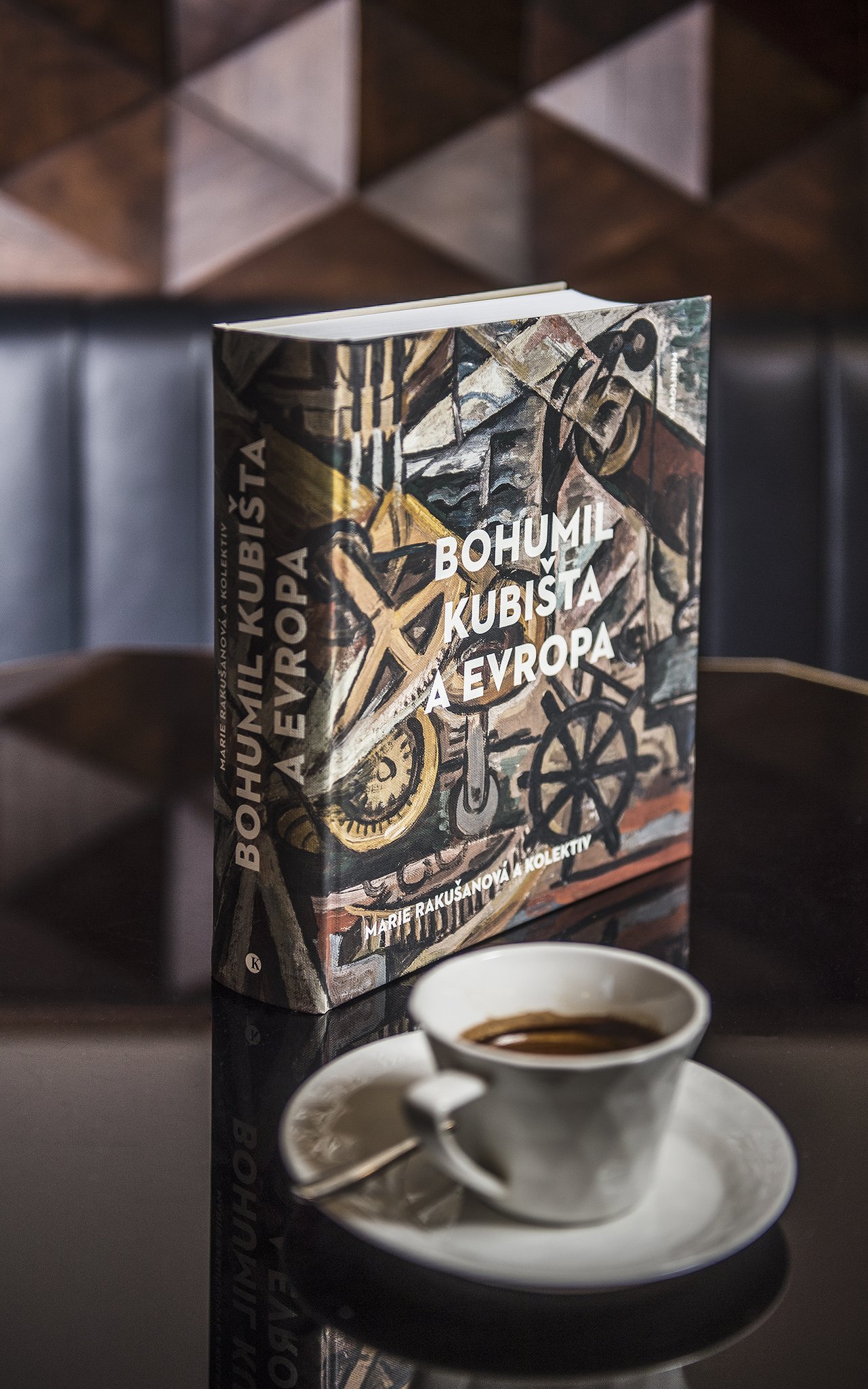 Karolinum Press On Twitter Kniha Bohumil Kubista A Evropa Zdarne Doputovala Z Tiskarny Publikaci Si Jiz Muzete Zakoupit V Nasem Knihkupectvi Nebo Na E Shopu Do Konce Prosince Navic S 20 Slevou Jak Takova Obrazova Publikace Vznika Si Muzete