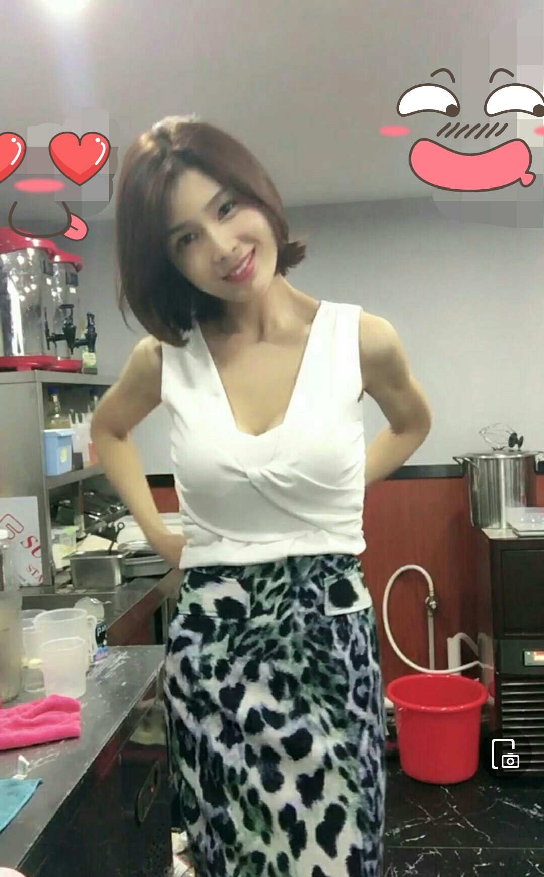 闫盼盼和土豪粉丝一对一是什么视频 闫盼盼与土豪1v1自嗨吃瓜视频事件完整版_即时尚