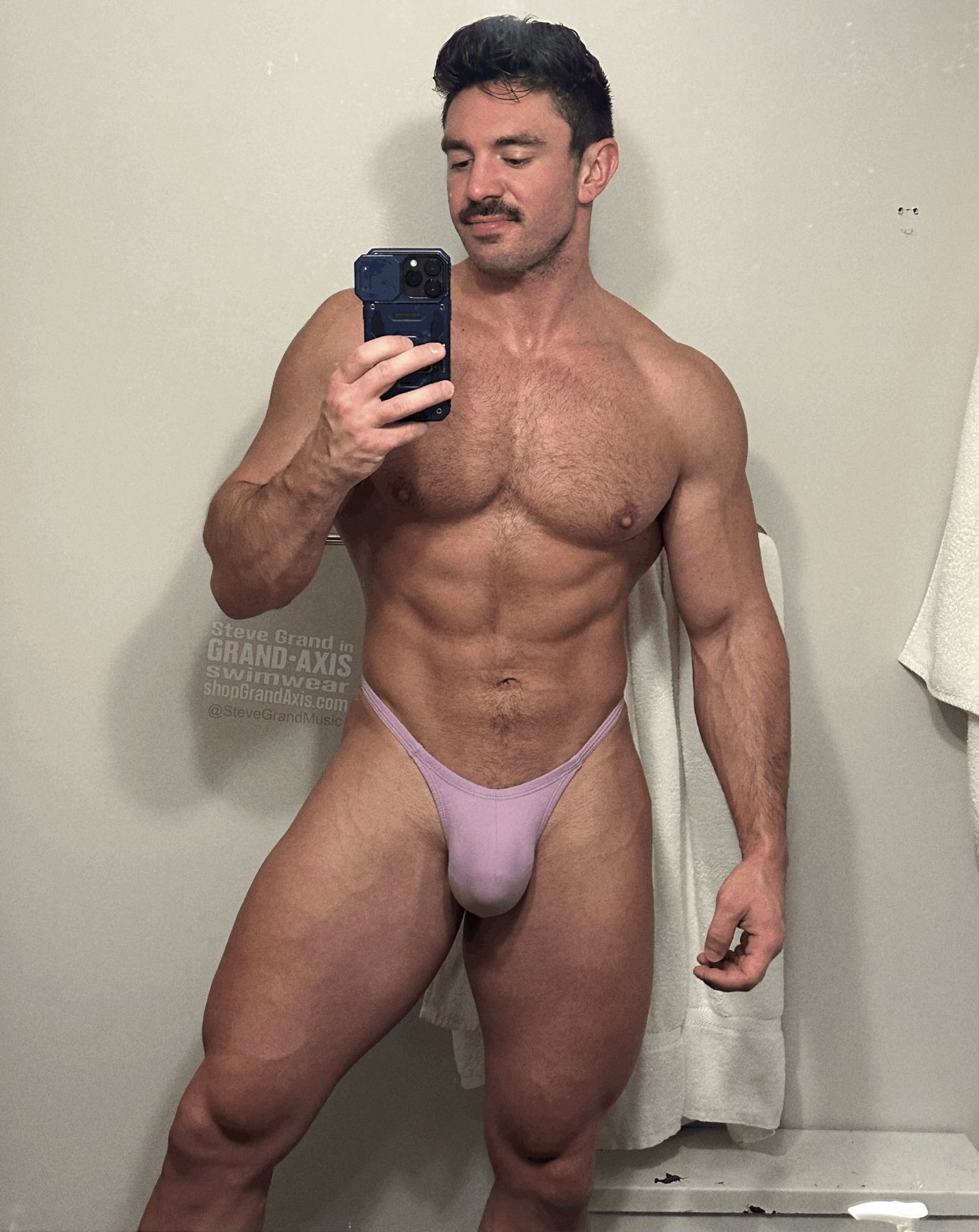 Grand axis naked