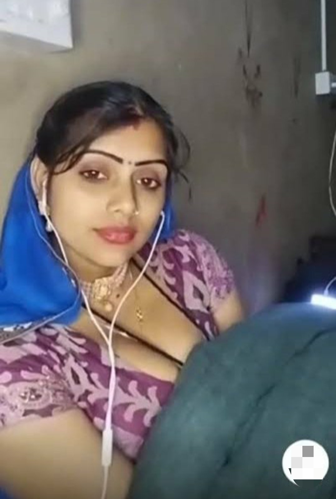 Meenu prajapati boobs