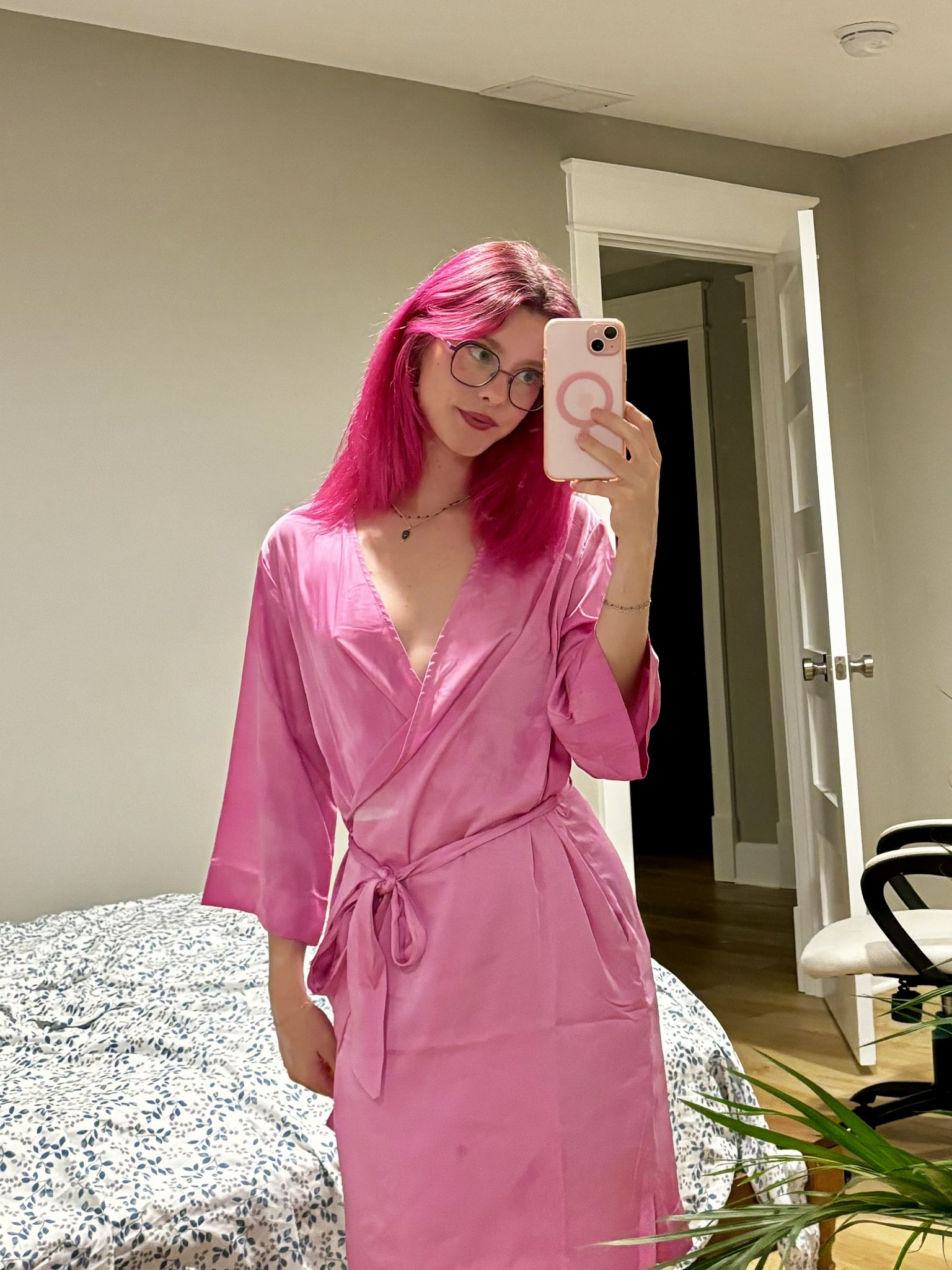 Potteryprincess в X: „People who pay for porn are so hot, just saying.  t.co6kD795QHr9“  X