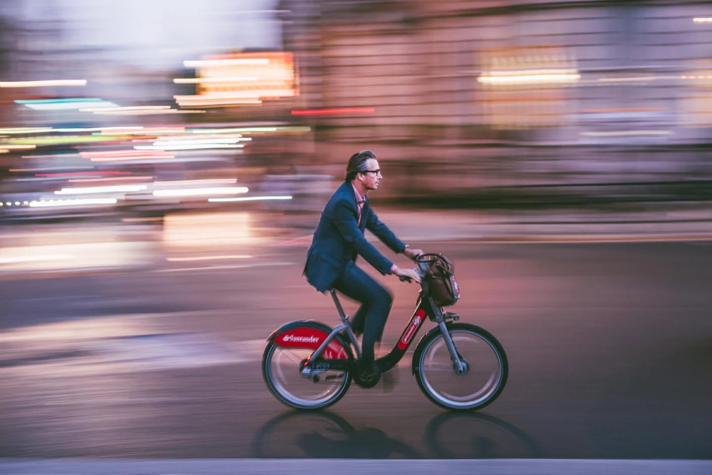 An Intro to Panning Your Camera for a Blurry Feeling of Speed PetaPixel jpg (1438x960)