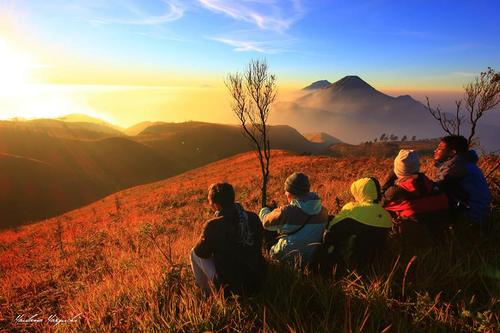 10 Quote Sunrise Terbaik Untuk Caption Foto Perjalanan 333_X_500_jpg