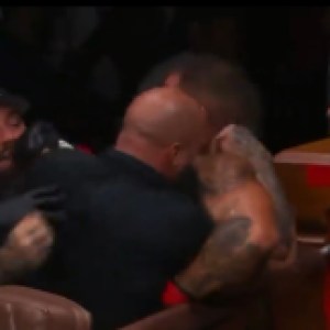 Dirty Boxing Event Erupts: KO’d Fighter Attacks Security, Sparks Chaos Dirty Boxing Event Erupts: KO’d Fighter Attacks Security, Sparks Chaos