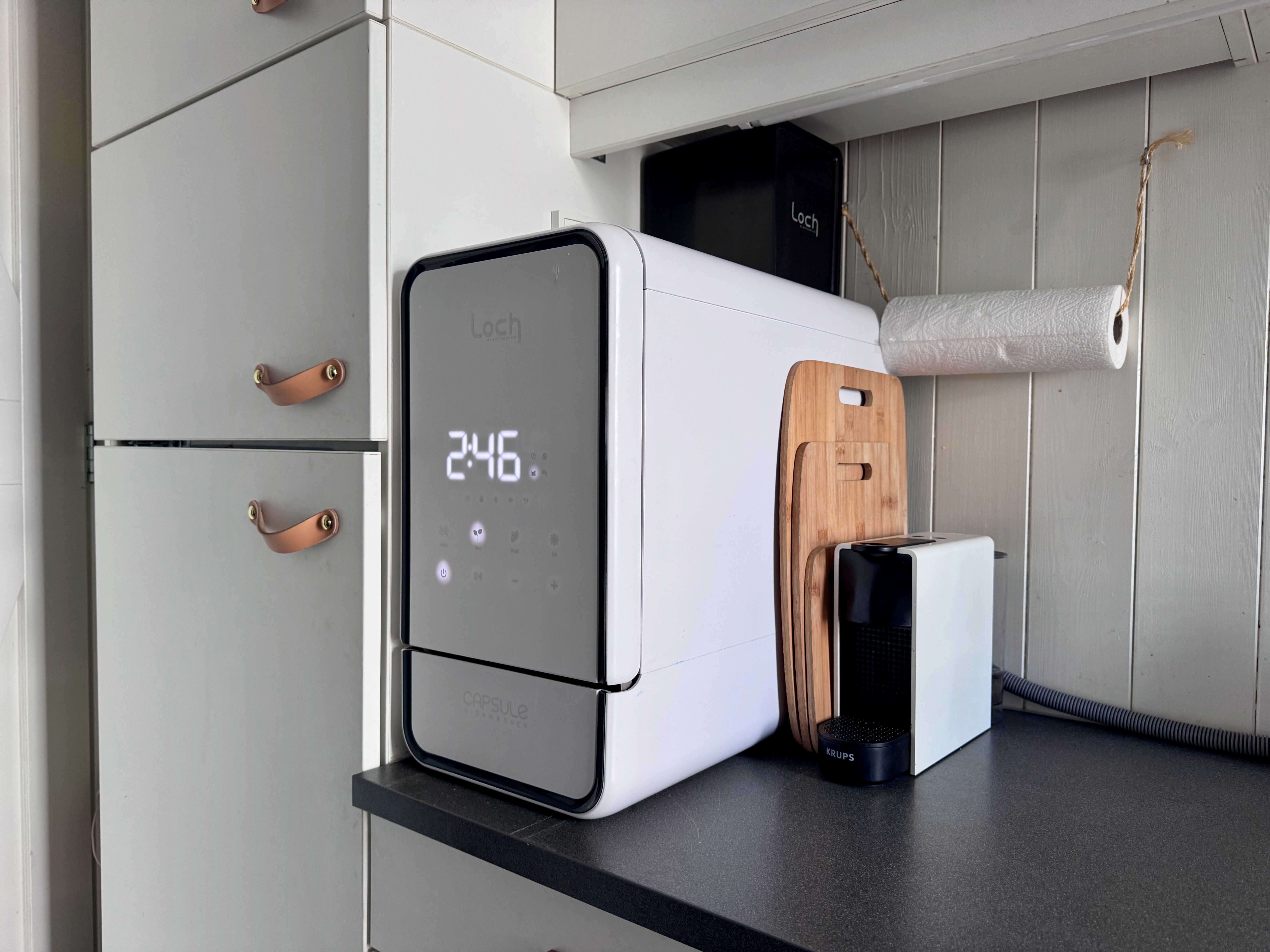 The Loch Capsule dishwasher is small, fast, and efficient — it even sanitizes gadgets