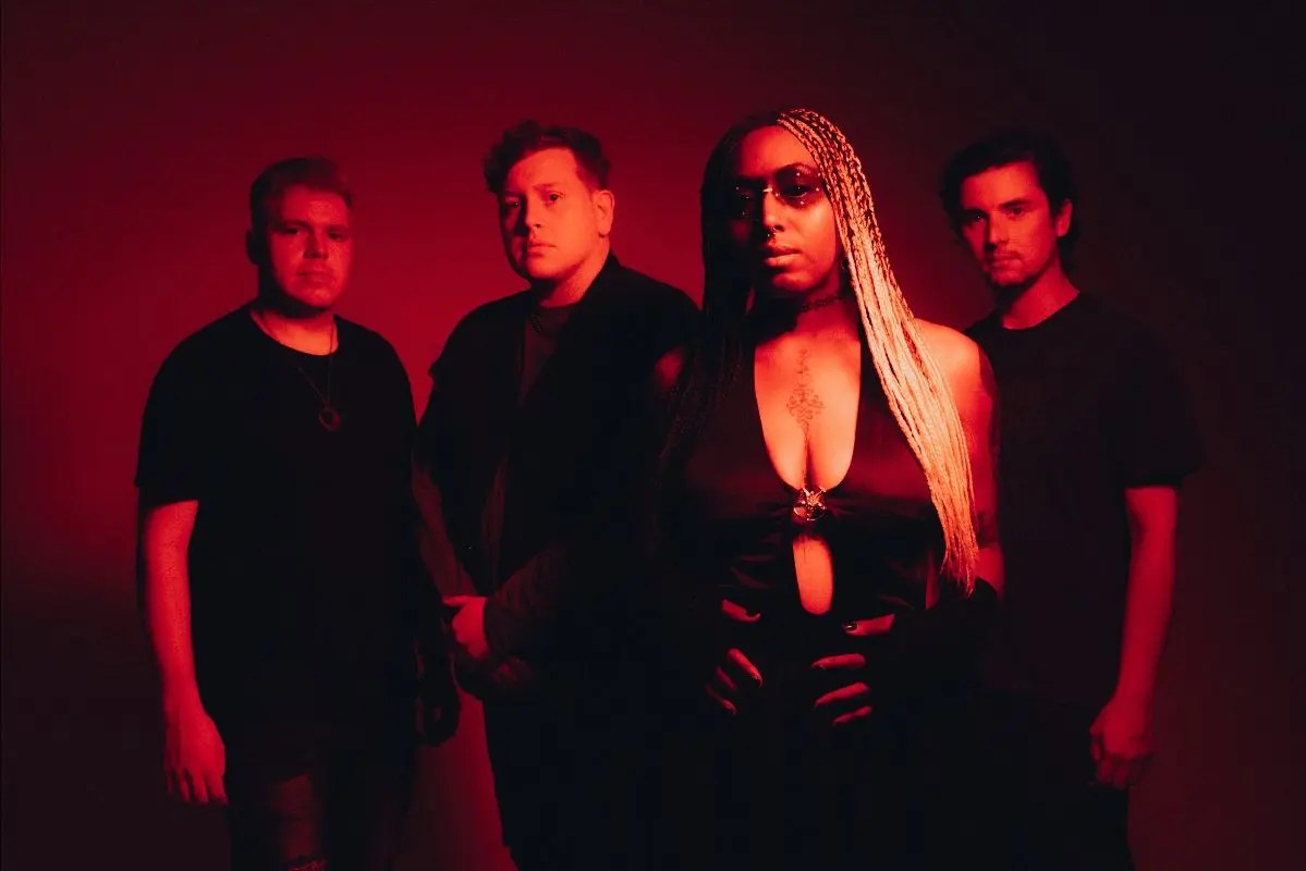 DEFENCES: RETORNAM COM O CLIPE DO NOVO SINGLE “LITHIUM KISS” — TURNÊ PELA EUROPA E REINO UNIDO COMEÇA EM 3 DE NOVEMBRO.